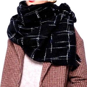 Black and White Checkered Scarf